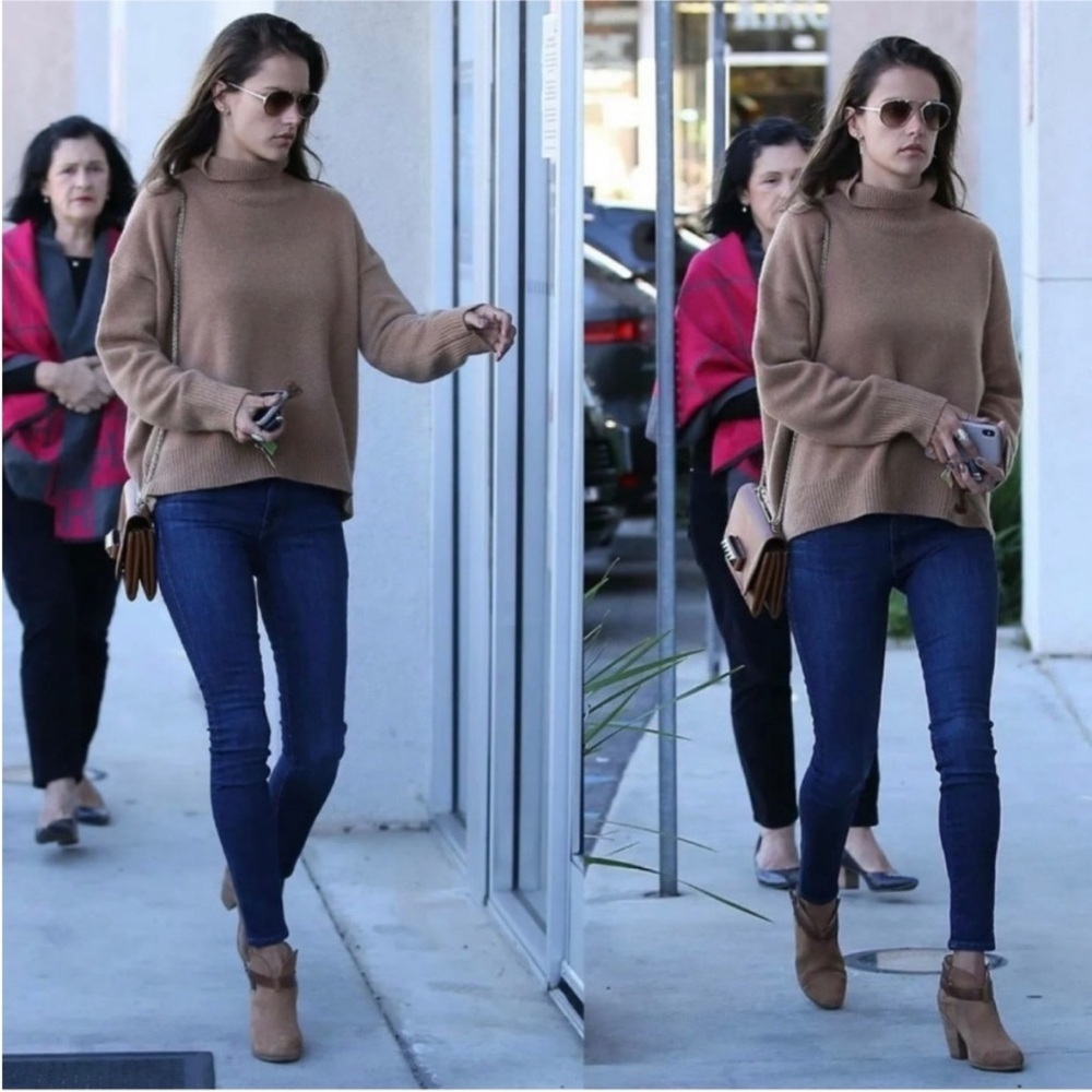 MOTHER THE LOOKER CROP ON THE EDGE WASH BLUE MINIMALIST JEANS 25
